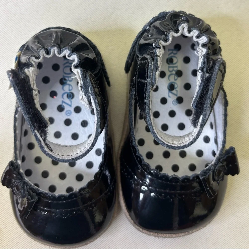 Robeez Catherine Mini Shoes in Black Patent Size 2 (3-6 months)